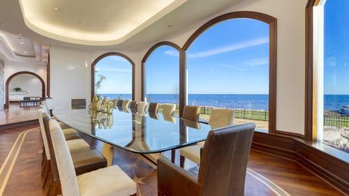Dameron House | Bay Estate by AvantStay Waterfront Private Pond