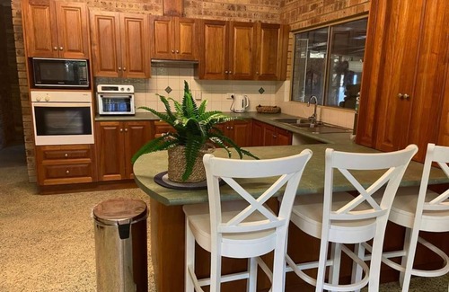 Stanage House | “Bay House” on the beach at Stanage Bay, with air-con & boat parking