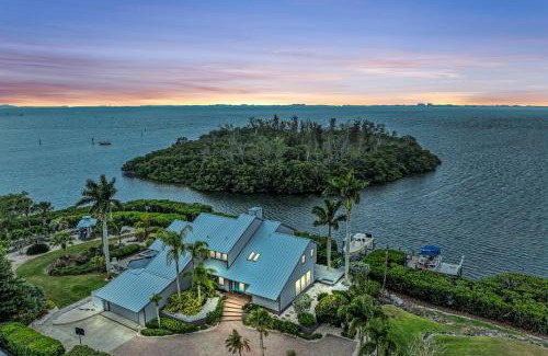 Bayshore Gardens House | Bay House Retreat managed by Beach Retreats