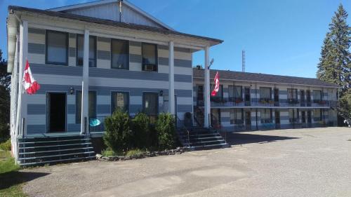 Timiskaming District Hotel | Bay Lake Inn - Frontiersman Motel