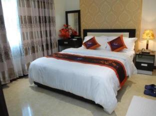 Pho Hue Hotel | Bay Luxury Chariot Hotel