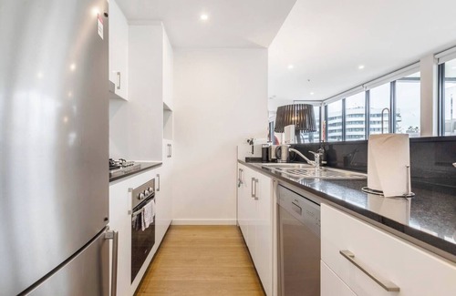 Port Melbourne Apartment | Bay Street Terrace Spacious Indoor Outdoor Design