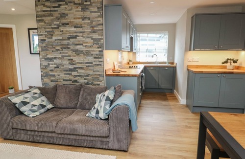 Llanrug Cottage | BAY TREE COTTAGE, pet friendly, with open fire in Llanrug