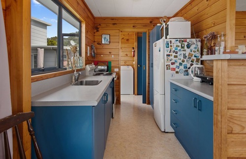Langs Beach House | Bay View Bach - Langs Beach Holiday Home