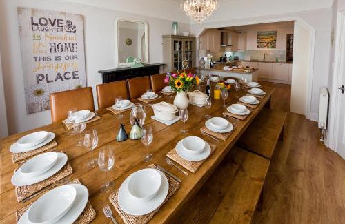 Criccieth House | Bay View, Sleeps 18, 7 Bedrooms, 7 Bathrooms, Seafront, Criccieth
