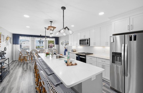 Villas House | Bayfront 6 bedroom 3 bath w/in-ground pool!