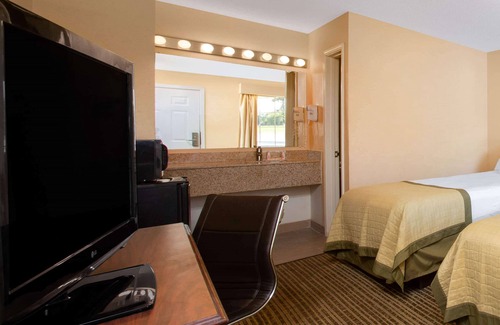 Easley Hotel | Baymont by Wyndham Easley/Greenville