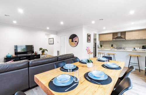 Curlewis House | Bayside luxury family retreat on the Bellarine. Wineries, Restaurants, explore.