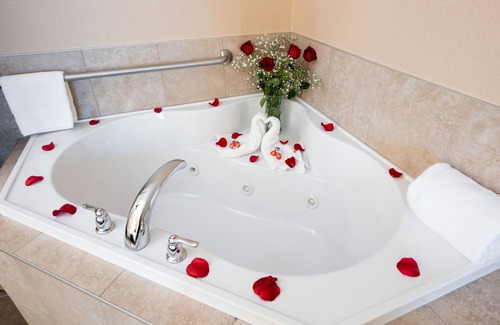 Courtenay Hotel | Bayview Hotel