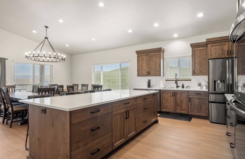 Sweetwater House | BayView Lake House | Gaga Ball Pit | Pickleball | Basketball