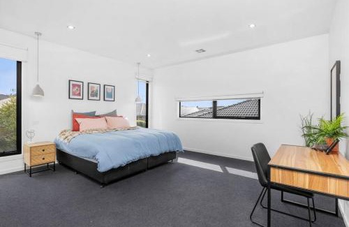 Curlewis House | Bayview Luxe- Sleeping 14, Pet Friendly, Views- 4 bedroom, lounge with sofa beds