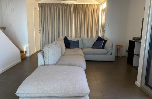 North Beach House | Bayview Retreat - Esplanade home w wifi