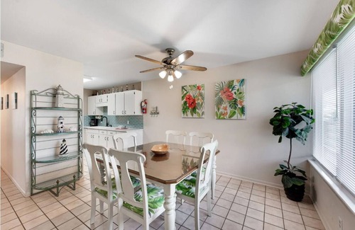 Corpus Christi Condo | Beach Access Across the Street, Shared Heated Pool