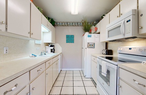 Corpus Christi Condo | Beach Access Across the Street, Shared Heated Pool