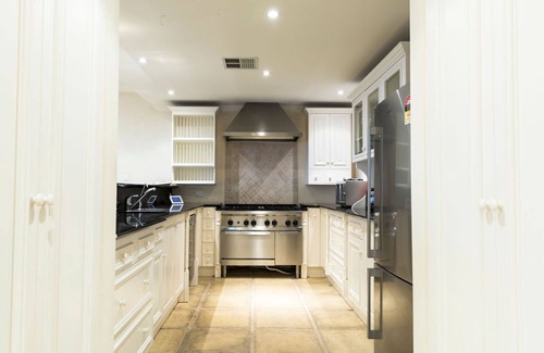 Tennyson House | Beach Bliss - Ocean Views/Private Beach Access