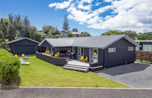 Whangapoua House | Beach Break Bach - Whangapoua Holiday Home