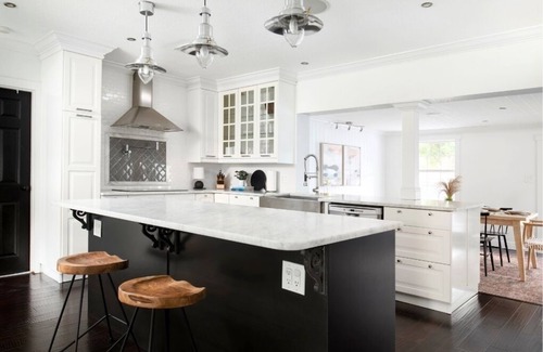 Bayhaven House | Beach Bungalow .7 miles from the beach, Heated Pool and Hot Tub