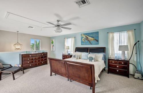 Lauderdale-by-the-Sea House | Beach Duplex - 3br 5ba Manor with Heated Pool