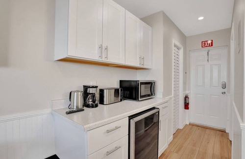 Hollywood Condo | Beach Effiency - Hollywood Beachfront & Broadwalk
