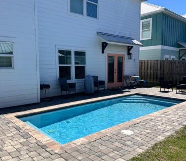 Sunnyside House | Beach Escape! 4BR Pool Home, Sleeps 15, Game Room & Minutes to 30A & Pier Park