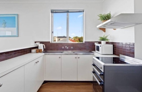 Port Lincoln Apartment | Beach-Front 2 Bedroom Apartment with equipped kitchen, wifi, swimming pool