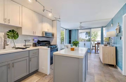 Punaluu Condo | Beach Front Condo-Everything you can dream of for a Hawaiian getaway is here!