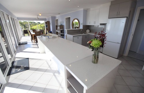 Island Beach House | Beach Front. Panoramic Views. Kayaks. Nestled in Nature