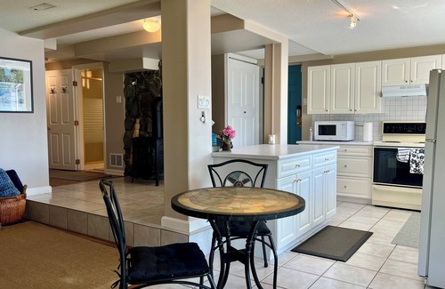 Maple Bay House | Beach front suite in Maple Bay, steps away to your own private beach patio