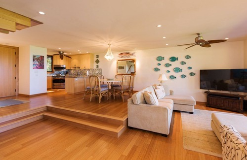 Spreckelsville House | Beach front. Walk straight out to the beach or lounge on the patio and enjoy the amazing view.