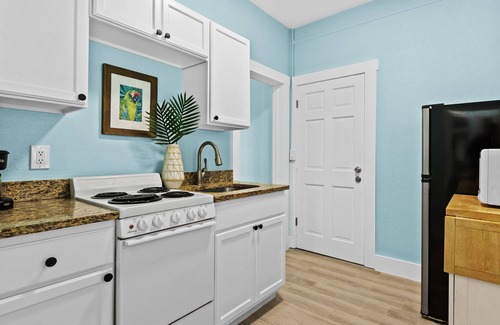 Siesta Key Village Apartment | Beach Getaway Steps from the Sand w/Shared Pool, Fast WiFi & Parking