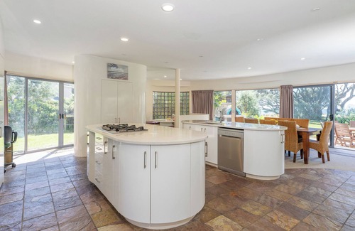 Pauanui House | Beach Haven Bonanza - Pauanui Holiday Home