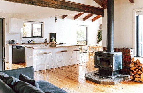 Scamander House | Beach Haven Scamander, Beach Views, Unlimited Wifi