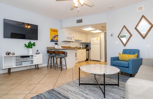 Bradenton Beach Condo | Beach House 1 Beach Front Panoramic Sunset Views Screened Lanai