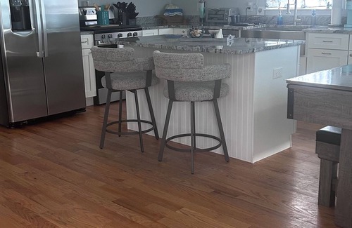 Ocean Gate House | Beach house 1 block from the beach 🏝 game/dining table and fire pit.