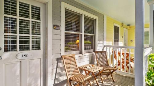 Truman Annex House | Beach House Condo by AvantStay Communal Pool Gated Community Great Location Week Long Stays
