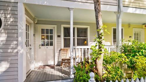Truman Annex House | Beach House Condo by AvantStay Communal Pool Gated Community Great Location Week Long Stays