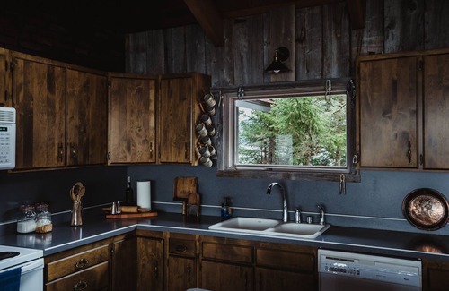 Seldovia Village House | Beach House, Ocean Views Out Every Window 2 Sandy Beaches Kayaks Glacier & more