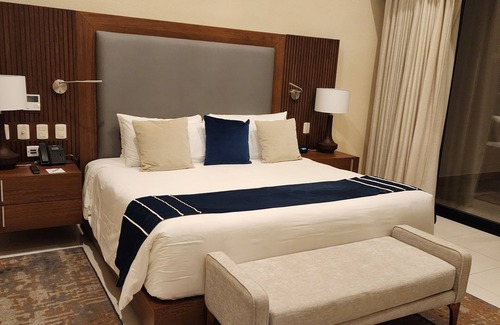 San Jose del Cabo Resort | BEACH PARADISE Villa La Valencia Resort your home away from homenSwimmable Beach
