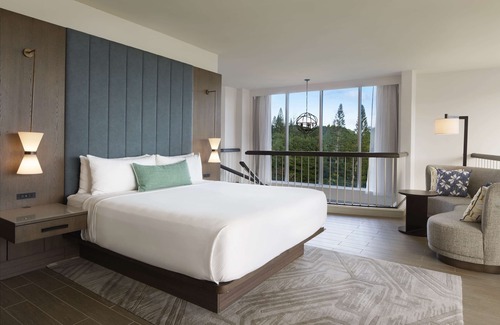 Lihue Hotel | Beach Resort with Outdoor Pool & Dining by the Ocean | Oceanfront 1BR Suite