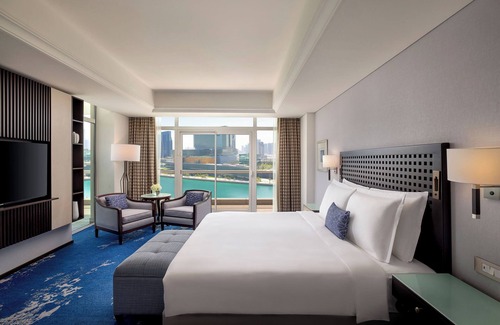 Al Zahiyah Hotel | Beach Rotana