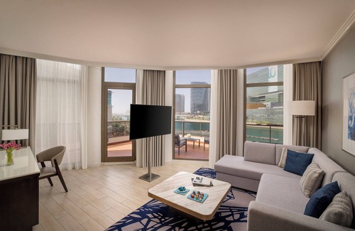 Al Zahiyah Hotel | Beach Rotana