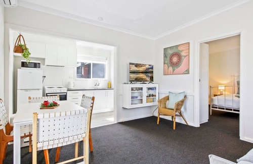 Lakes Entrance Apartment | Beach Trail Retreat - Lakes Entrance