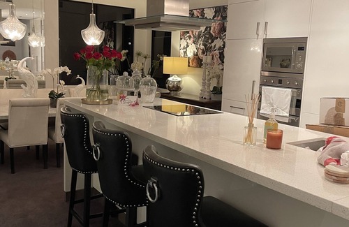 Port Melbourne Apartment | Beach views on beach street