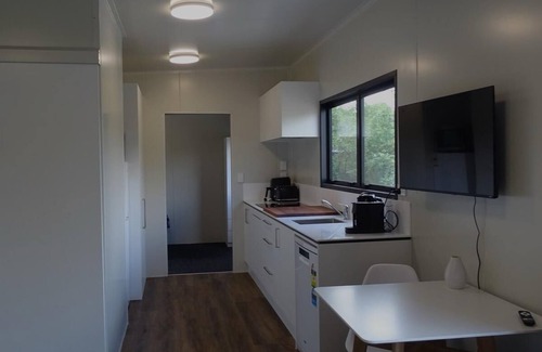 Raumati South House | Beach Village retreat 5Min Walk to Beach & 2-Min to Village w/Cafes & Live Music