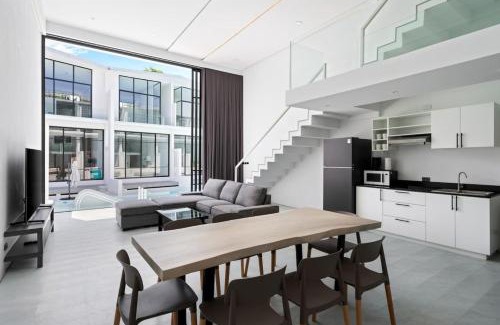 Chaiya House | Beach Walk Condo 3br in Replay residence