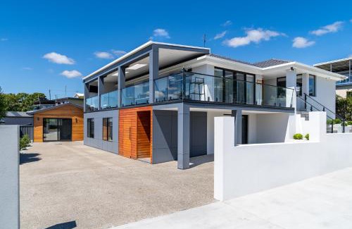 Bridport House | Beach Walk on Alfred