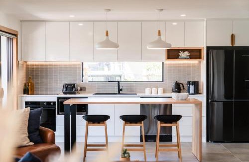 Bridport House | Beach Walk on Alfred