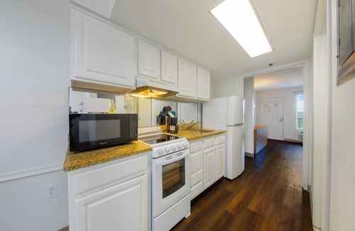 Panama City Beach Hotel | Beachcomber Beachfront Hotel, a By The Sea Resort