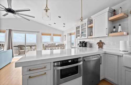 Jacksonville House | Beachfront 4BR | Dog Friendly+Peaceful Fall Escape
