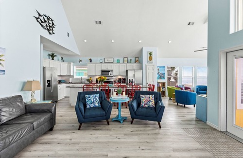 Port Bolivar House | Beachfront 5BR | Hot Tub, Bar & Stunning Views